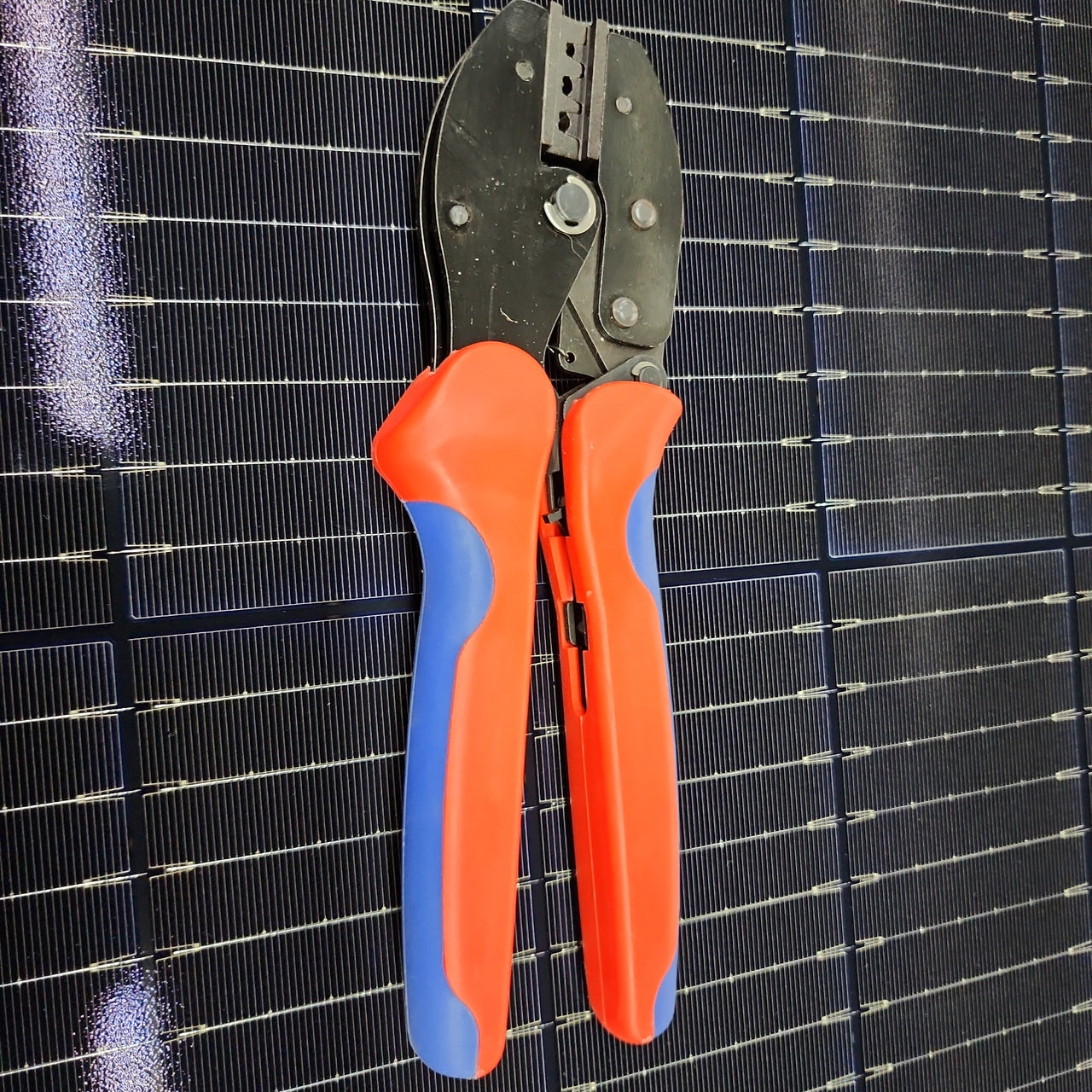 Crimping tool for open connectors