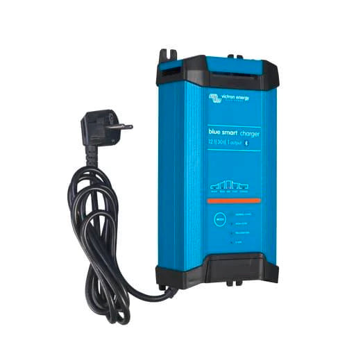 Charger Blue Smart IP22 12/30(1) 230V CEE 7/7 BPC123047002