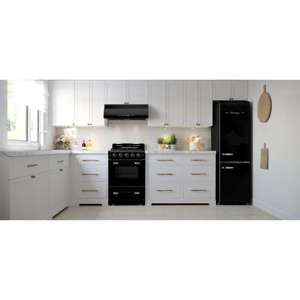 Hotte Unique Classic Retro 24 po noire installee en cuisine