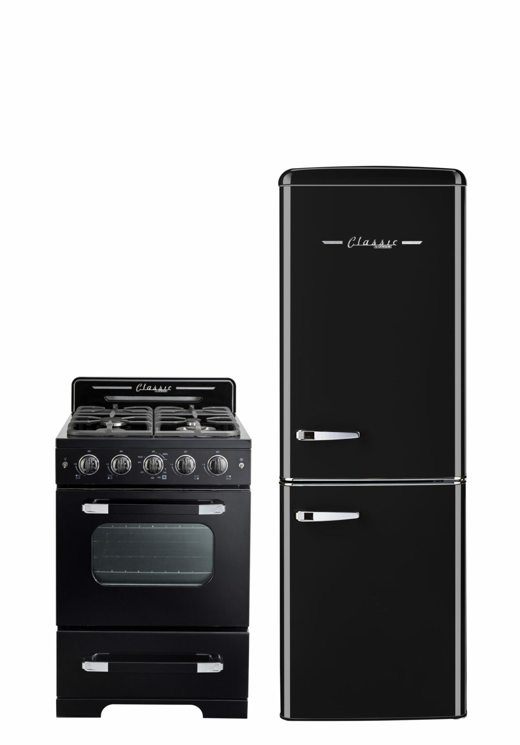 Cuisiniere Unique Classic Retro 24 po noire installee en cuisine